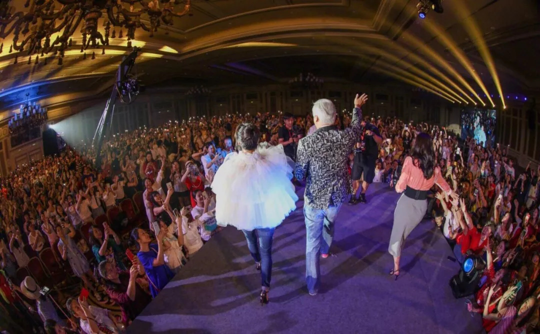 古装女神张庭,是怎么变成美妆微商天后的?