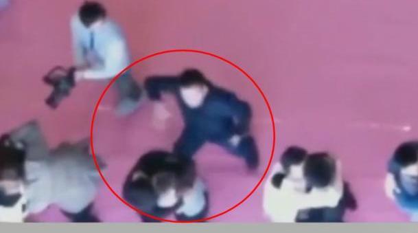 女子参加接吻大赛被猛扇耳光 打人者身份曝光