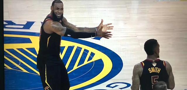 堪称NBA最强乌龙,史密斯以为领先一分