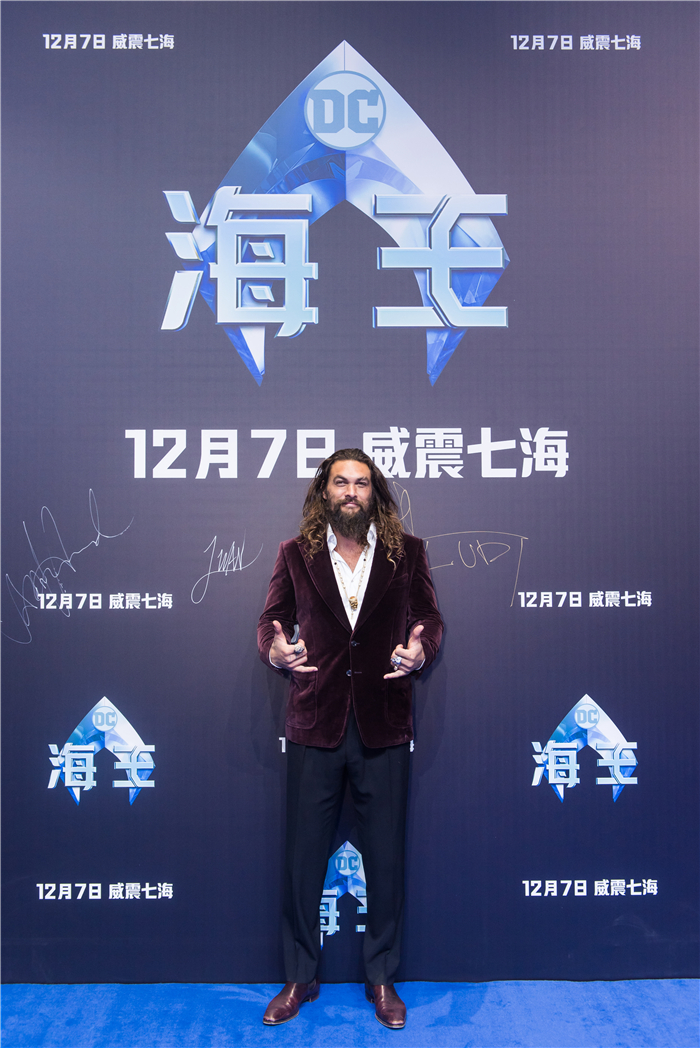 海王中国首映片段点映打造另类的超级英雄