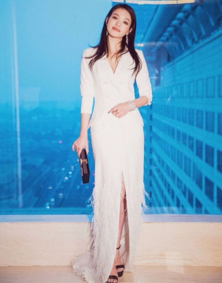 有人会说: 明星嘛天生身材就很好, 但其实,好身材不仅是天生, 更士靠