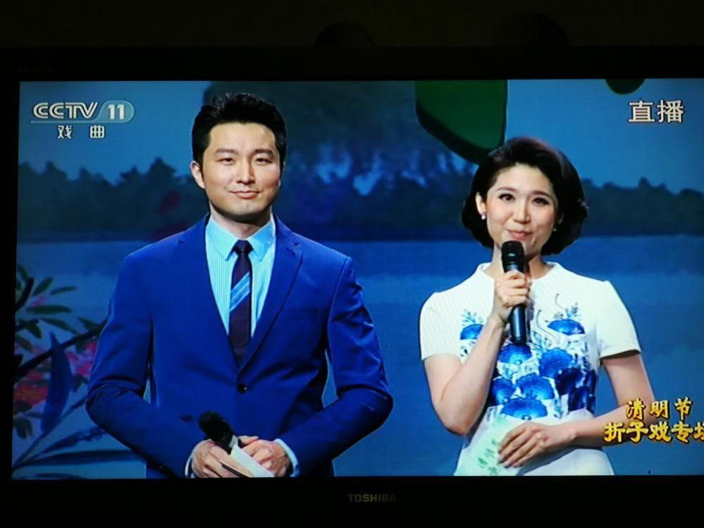 由中央广播电视总台央视戏曲频道主持人张喆和国广主持人段纯搭档主持