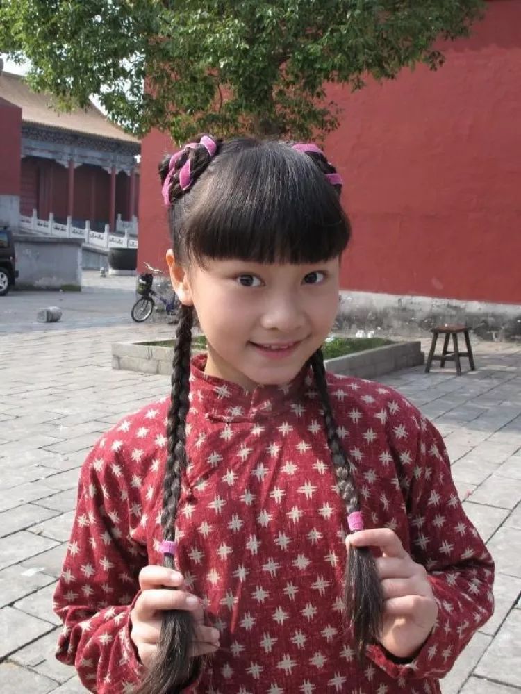 【好久不见】还记得《新还珠格格》里的宝丫头吗,她现在长这样!