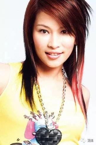 周董经常给她写歌,像当年大火的《祝我生日快乐》,《眼泪知道》等都是