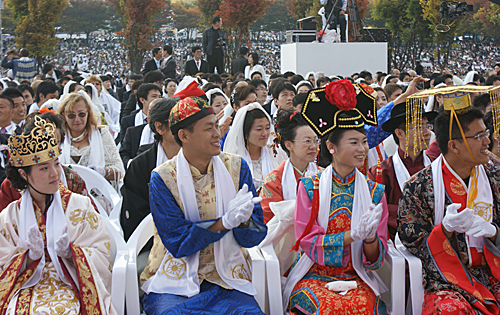 韩国举行大规模集体婚礼 新华社/纽西斯通讯社