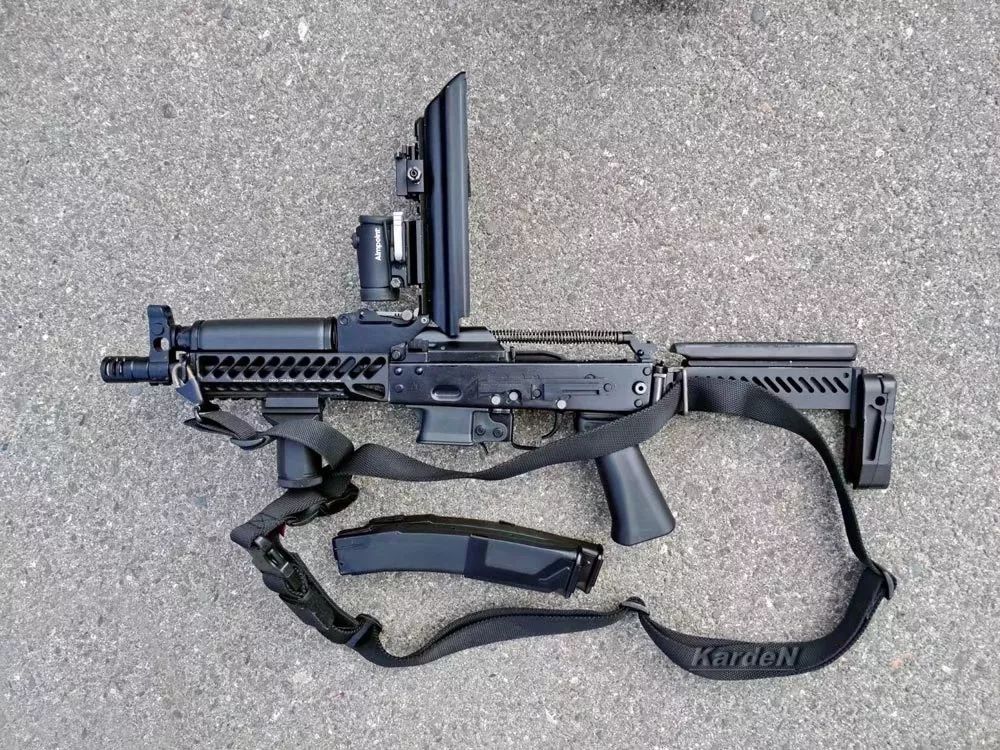 ak传人小卡拉什尼科夫去世,被父亲光环掩盖的枪王曾制造野牛冲锋枪