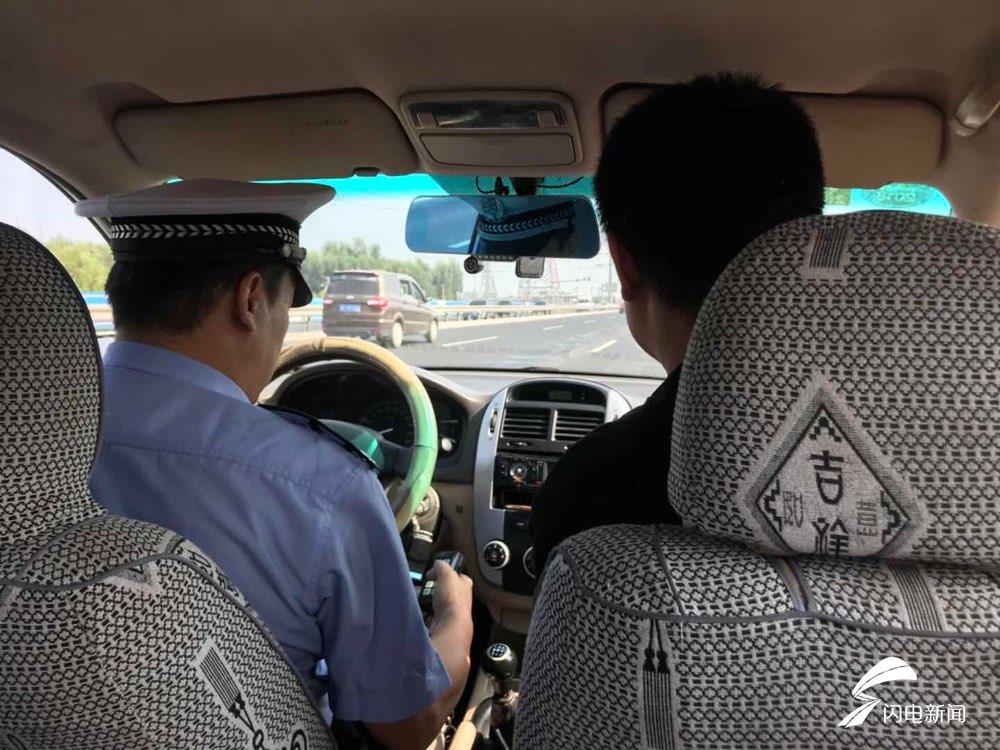 男子严重烫伤送医被堵路上 周村交警警车开道一路护送