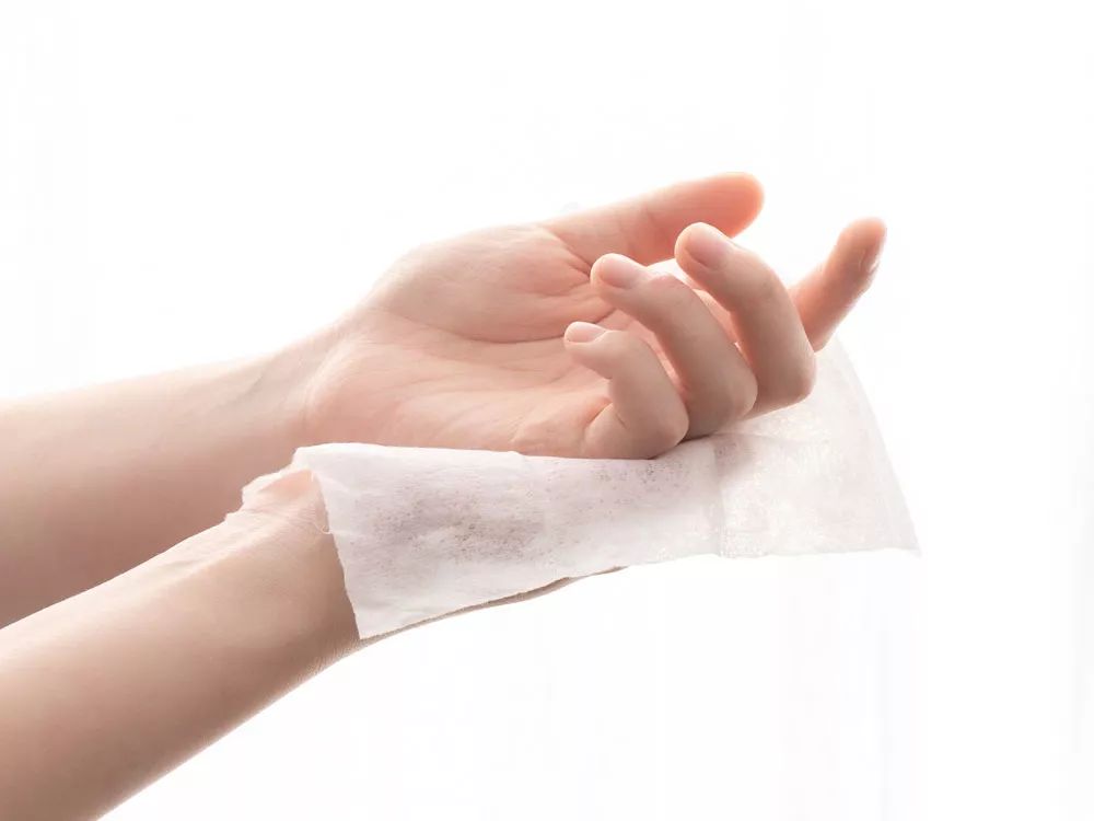 不含酒精的湿巾,温和,不刺激,抑菌效果特别好