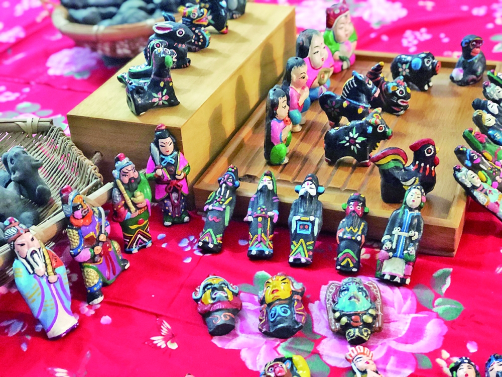 非遗传人讲述儿时玩具泥叫叫背后故事