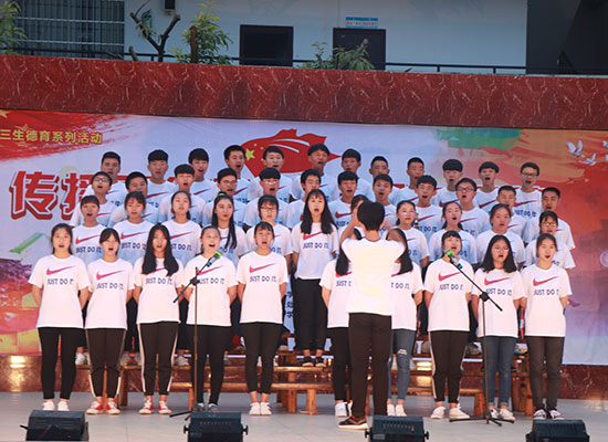 綦江区永新中学开展"传播正能量 畅想中国梦"校园合唱比赛