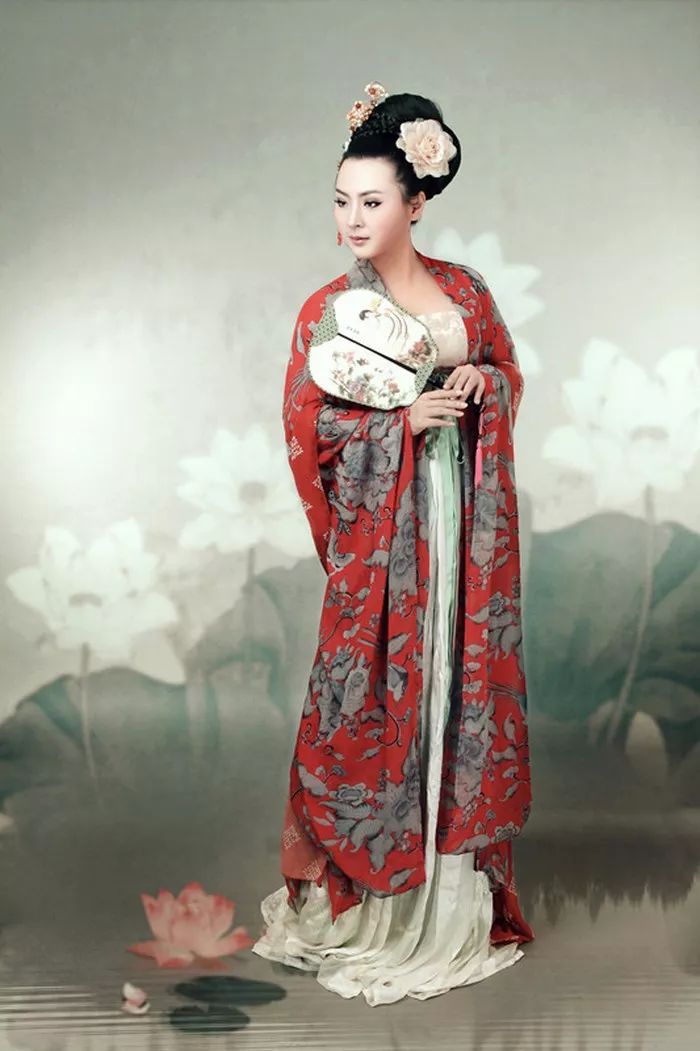 选一身合适的唐装中国风穿出来