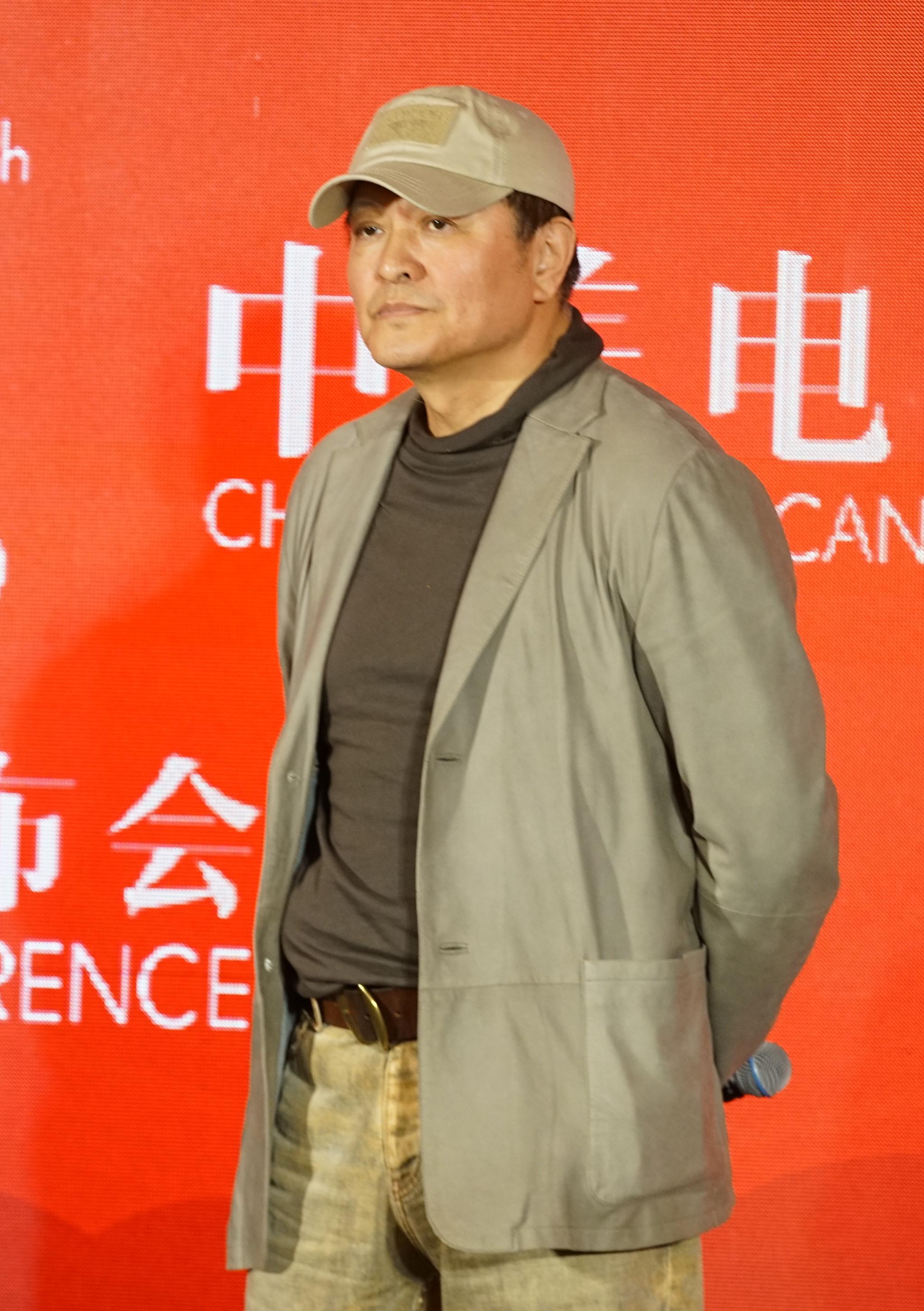 还在去年拿到中美电视节的电视剧最佳导演奖的导演杨亚洲在现场表示,"