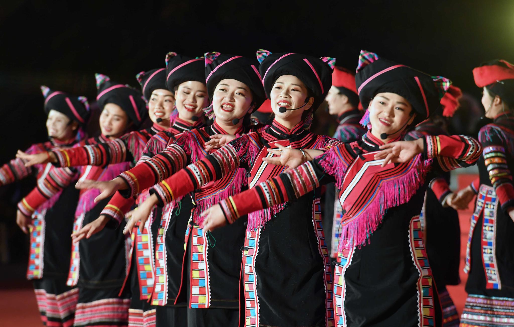 云南澜沧:歌舞庆新春