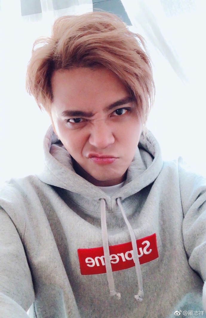 罗志祥变身奶茶小哥 花式自拍表情超丰富