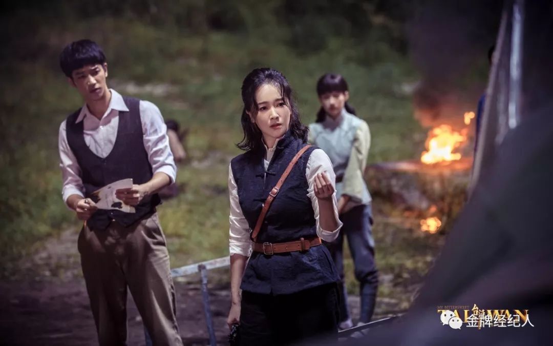 一人分饰两角的左小青飒爽温婉更像她的ab面