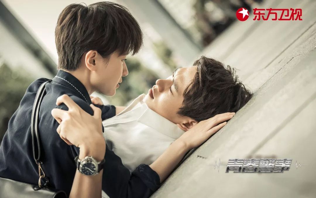 魏大勋焦俊艳探案恋爱两不误,亲亲抱抱举高高甜到牙疼