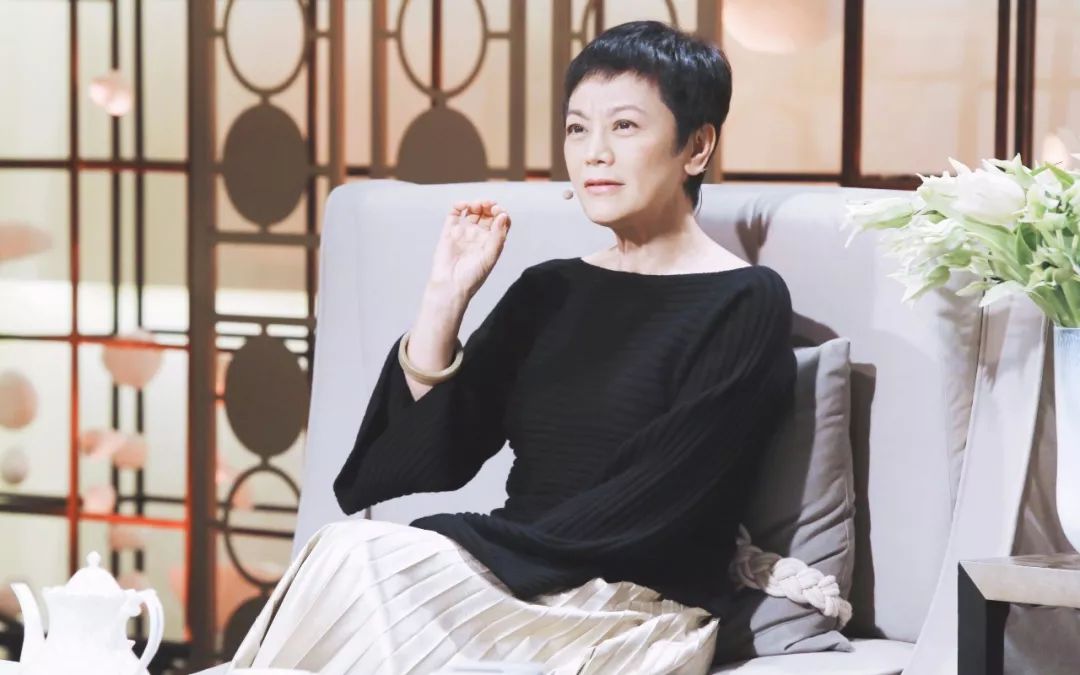 65岁张艾嘉首度公开谈初恋:不怕变老的女人,才能热气腾腾地活着