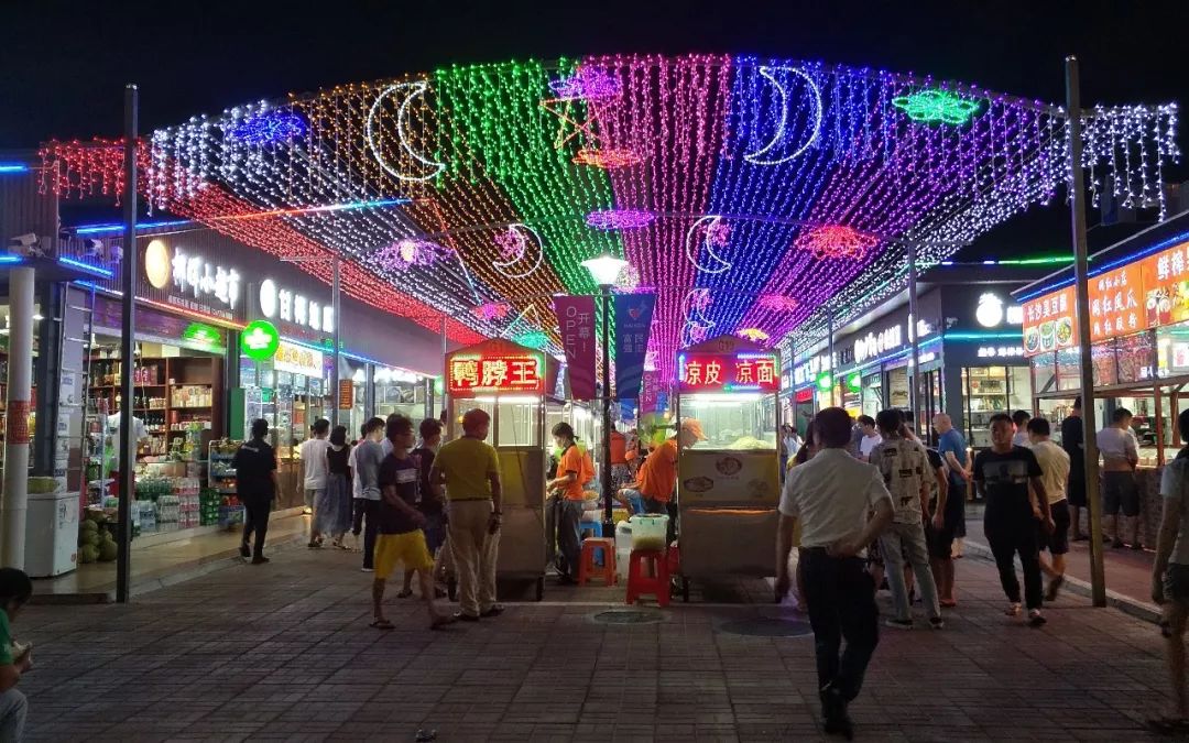 途经公交:31路;59路;62路;64路;72路;86路海垦花园夜市▼地址:海口市