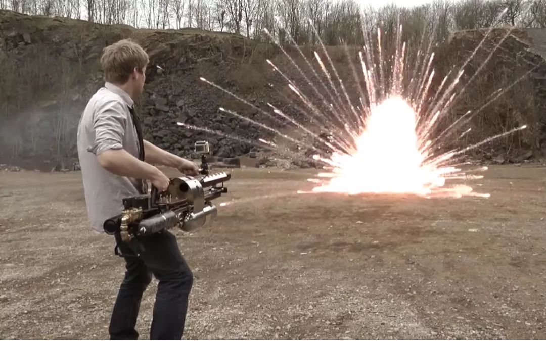 铝热剂手雷有多可怕3000高温烧穿虎王坦克点燃弹药库不在话下