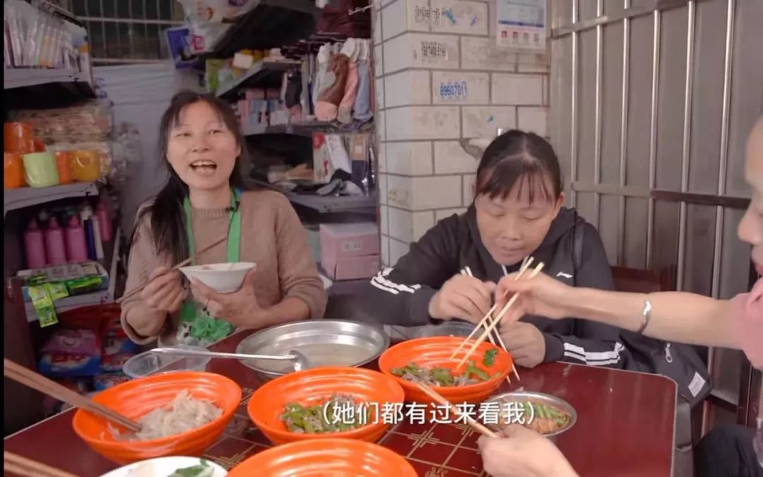 “癌症街上,那些拎着尿袋的人”:30张照片,戳破成年人最心酸的一面 “癌症街上,那些拎着尿袋的人”:30张照片,戳破成年人最心酸的一面