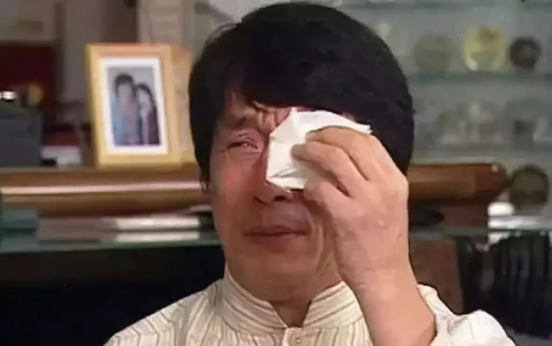 蔡康永一句话让成龙痛哭:中年崩溃,无声硬扛