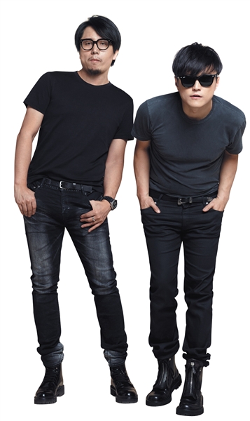 曾宇(左),黄少峰(右)创作日常火星电台与王源合作《宝贝》火星电台与