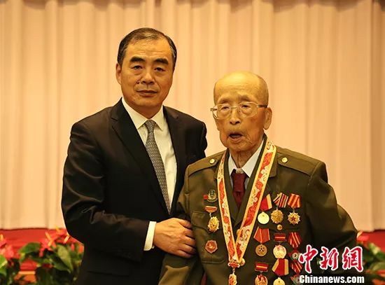 27名日籍解放军老战士获颁纪念章