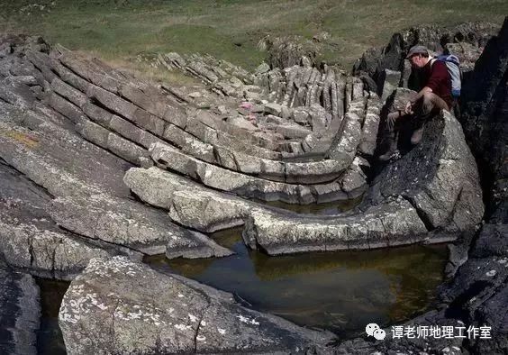 【难点突破】这几张直观地质图,一次把向斜背斜说清楚了(附考点设计)|岩层_新浪新闻