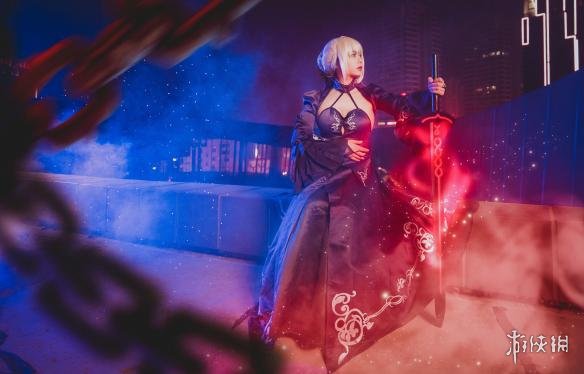 《fate go》黑色呆毛cos 手持漆黑圣剑的冷酷少女!