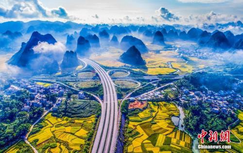 资料图:广西合浦县到那坡县的合那高速公路。
