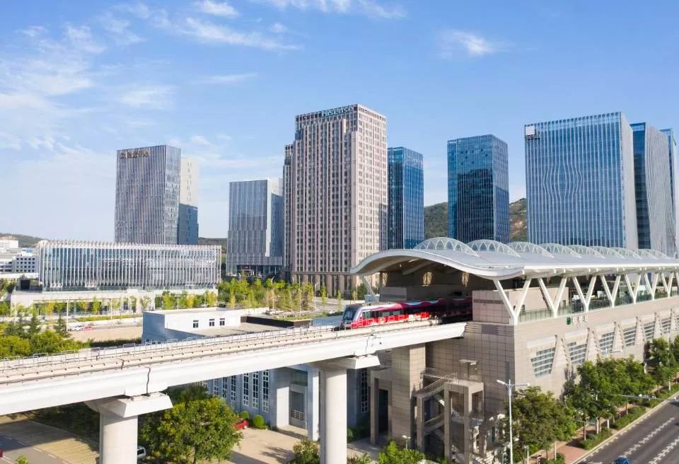 青岛开跑全国首辆国庆70周年主题地铁,你熟悉的栈桥,五月的风,青岛