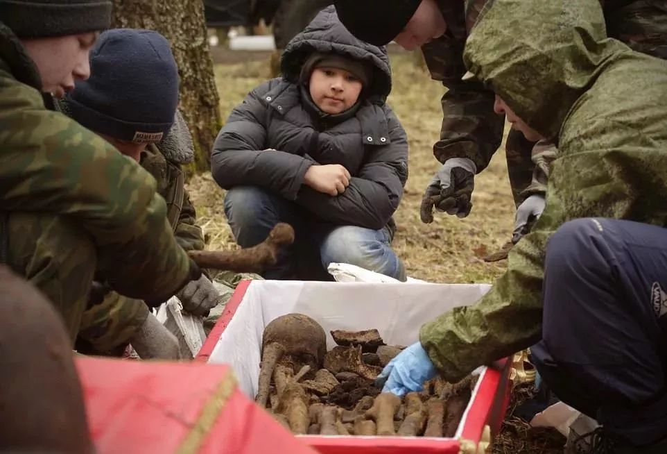 挖土党战斗民族最特殊的职业为啥到处挖掘二战的装备