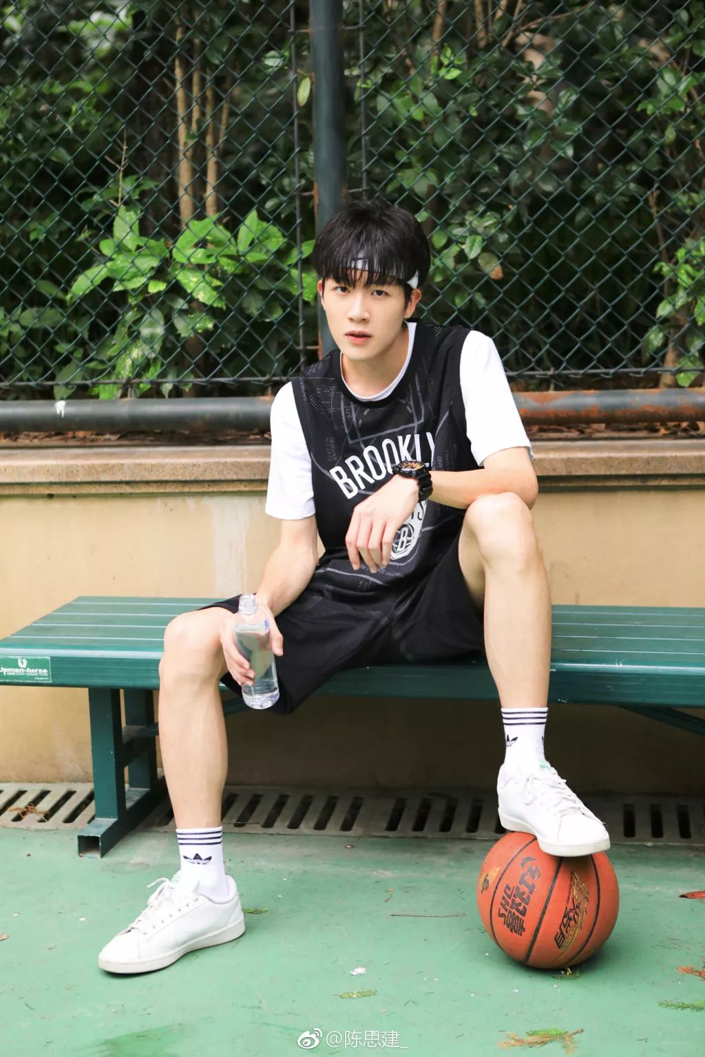 为什么我活了二十几年从没在地铁上遇到这么帅气的小哥哥