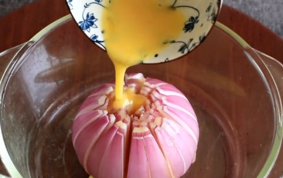 洋葱的创意新做法,造型别致,做法简单,连大厨都夸赞!