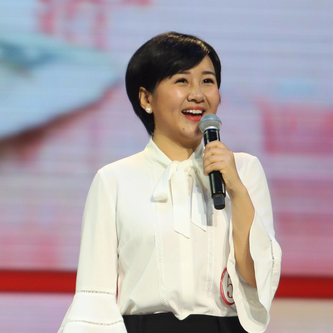 东莞这位美女记者讲述亲历动人故事,荣获"优秀演讲人"称号