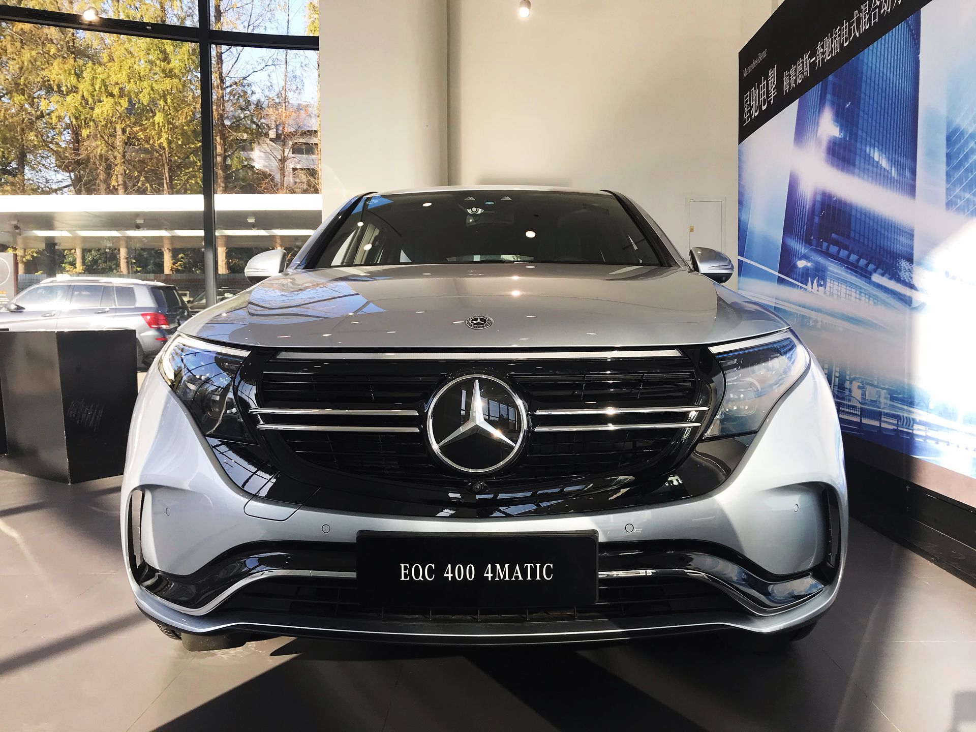 追风逐电全新梅赛德斯奔驰eqc重新定义电动豪华出行