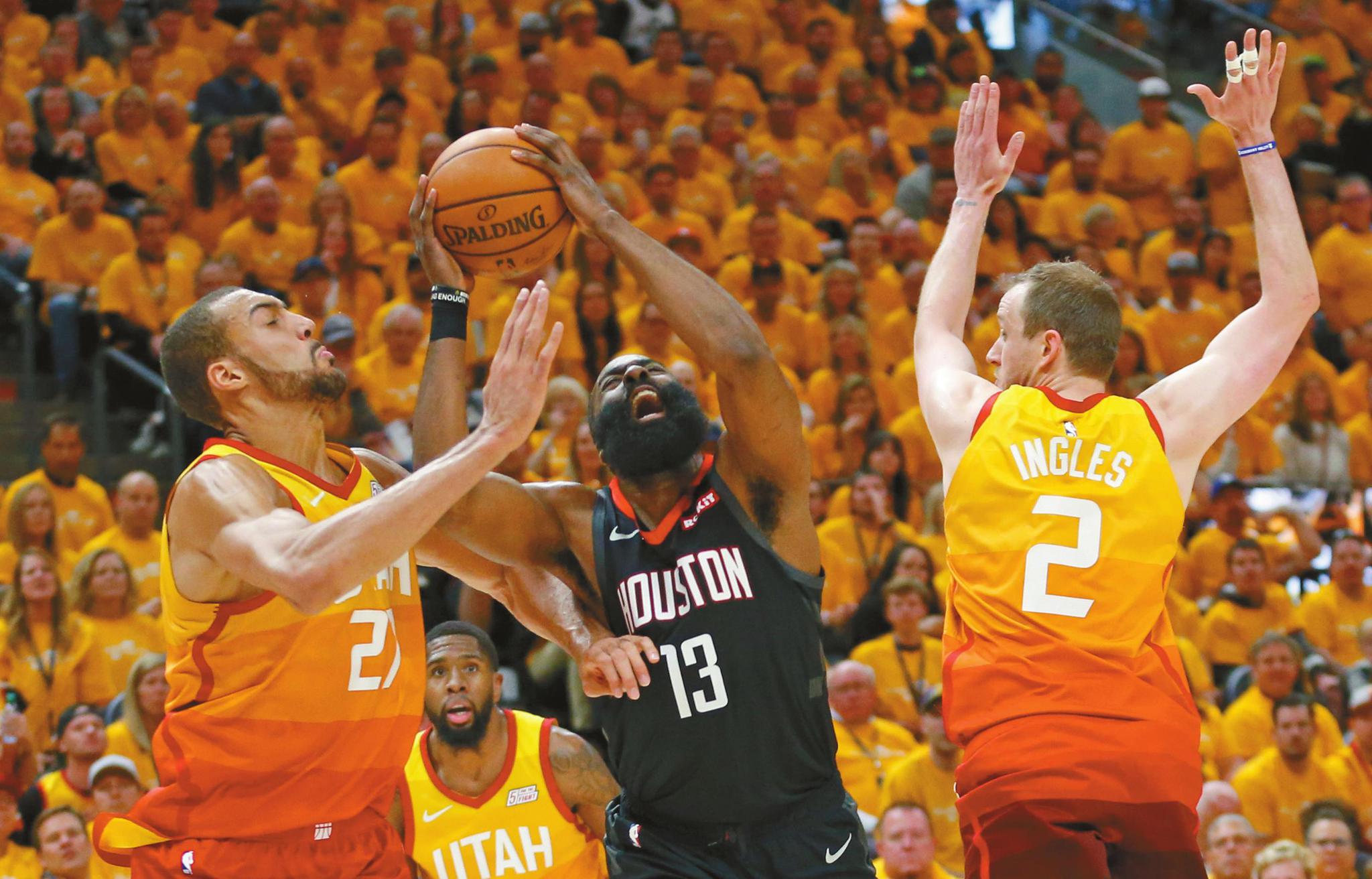 当日,在2018-2019赛季nba季后赛西部首轮第三场比赛中,休斯敦火箭