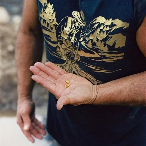 镜头下美国的淘金者厌倦城市来到荒野过一种简单的生活