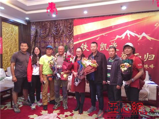 62岁王铁男成功登顶珠穆朗玛峰