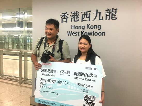 2018年9月23日，广深港高铁香港段通车，香港市民前来体验。 辜雨晴摄