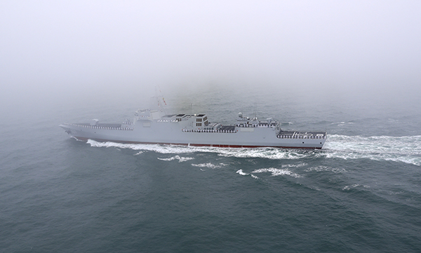 这是4月23日拍摄的“南昌”号导弹驱逐舰。新华社 图