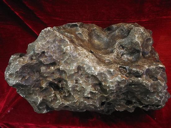 藏博会现170公斤大陨石