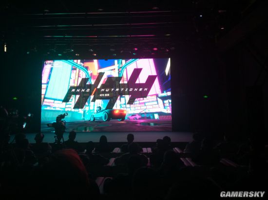 搭建了一个充满赛博朋克风格的近未来世界,同时引入了"scp基金会"中的