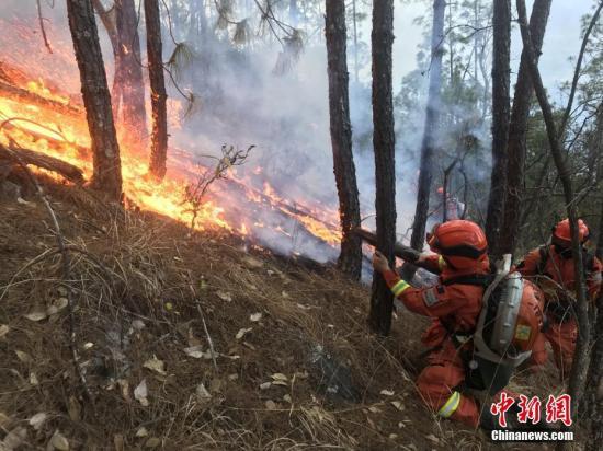 凉山冕宁木里两县投入1665人灭火越西火灾已扑灭