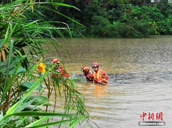 深圳暴雨引发洪水 已致9人死亡2人失联