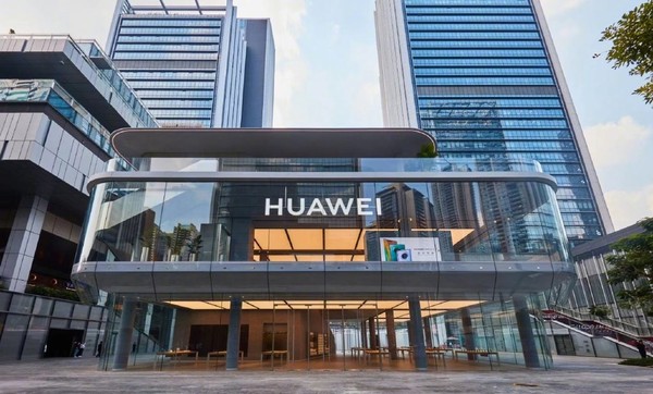 华为全球旗舰店·深圳万象天地(图取自微博)