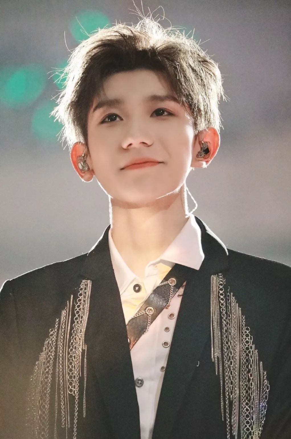 王源寸头造型帅呆,寸头真是检验颜值的硬标准!