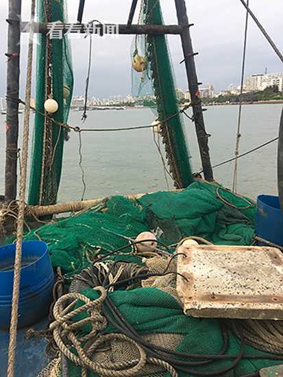 电拖网捕鱼150斤海南渔船涉嫌非法捕捞被查扣