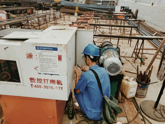 "工地丽影"—— 记中铁隧道局电工周丽朋