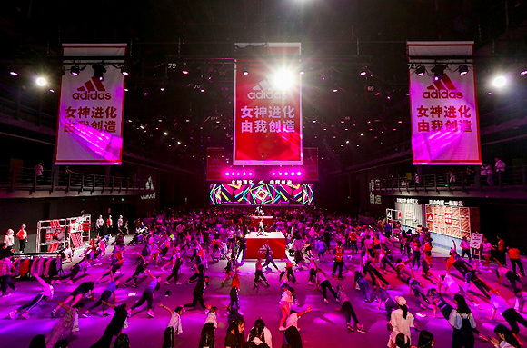 阿迪达斯在中国办了四场女神派对,示好女性乃运动品牌的统一操作